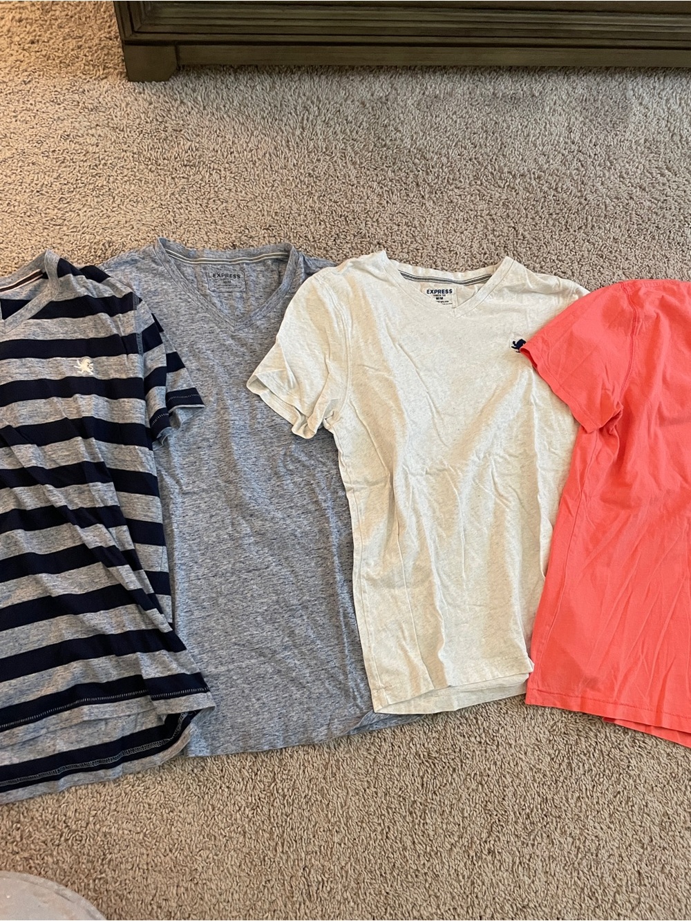 Express bundle men’s V Neck Tees